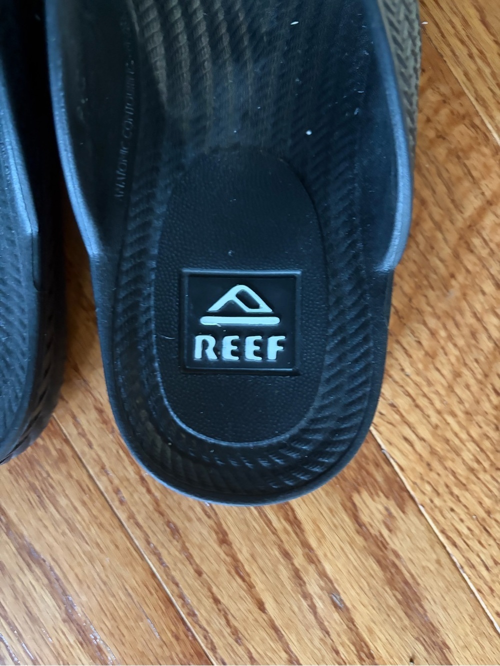NWOT Reef Water Court Flip Flop Sandals Black Women's 9 Comfort Beach Recovery - Picture 4 of 8